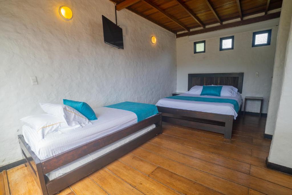 Llit o llits en una habitació de Salento Pequeño Hotel