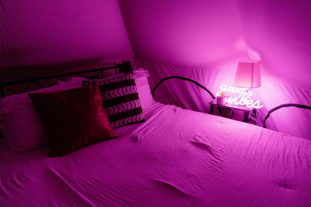 Cama o camas de una habitación en The Juniper Ranch and Retreat