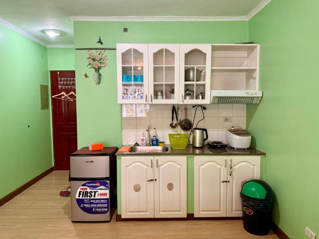 Kuchyň nebo kuchyňský kout v ubytování Albergo Hotel - Studio Condo Unit - Baguio Transient