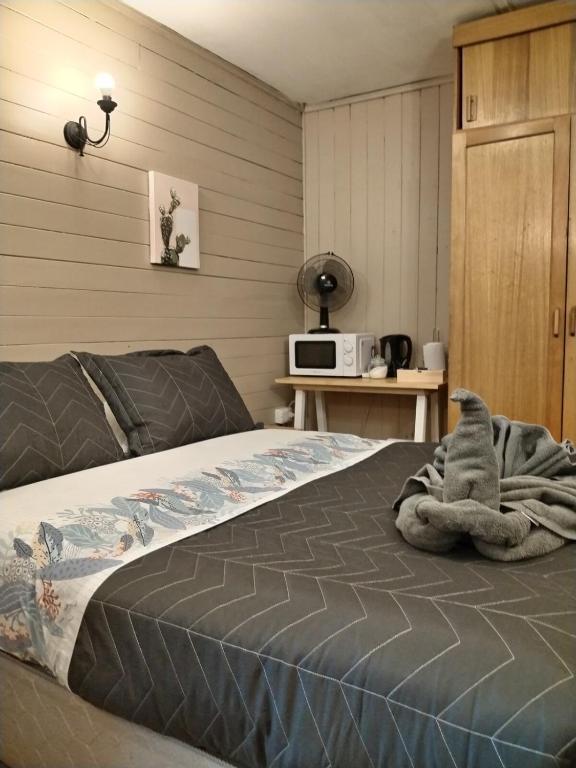 Habitacion Arrayan房間的床