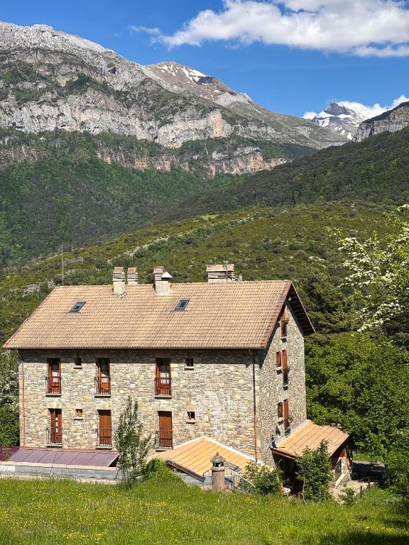 Nespecifikovaný výhled na hory nebo výhled na hory při pohledu z hotelu