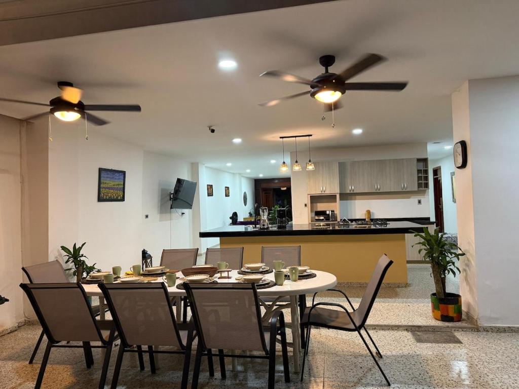 Posezení v ubytování Casa Patio de Torices, Near City Center