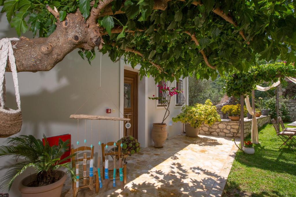 Ogród w obiekcie Kores Villas