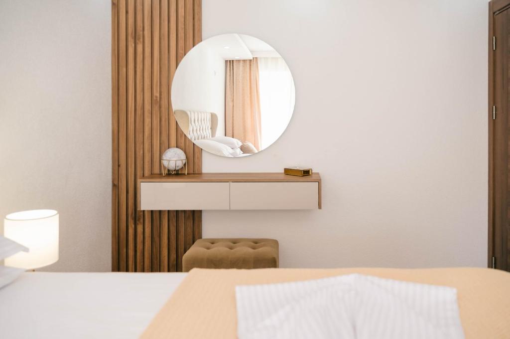 Ένα ή περισσότερα κρεβάτια σε δωμάτιο στο Hotel Ajana