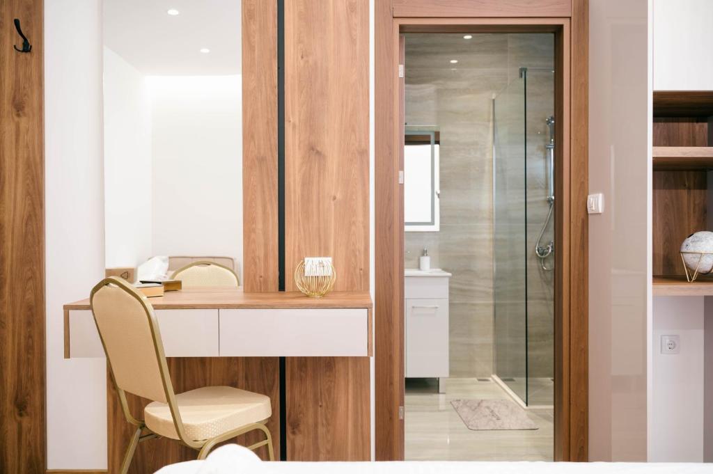 Ένα μπάνιο στο Hotel Ajana