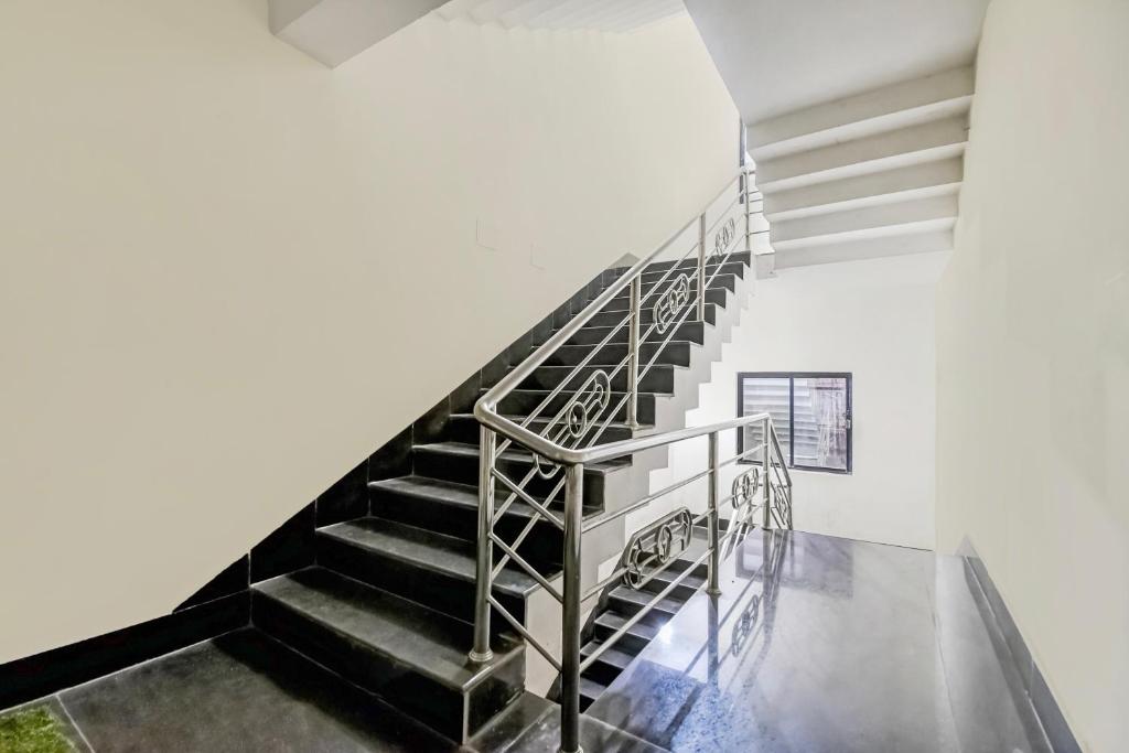 Fotografie z fotogalerie ubytování Hotel O KK A1 Guest House v destinaci Bhuvanéšvar