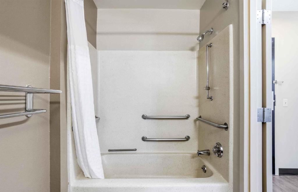 Koupelna v ubytování Extended Stay America Suites - Seattle - Mukilteo