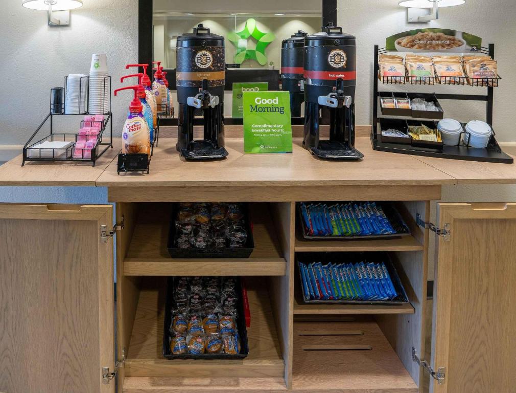 Příslušenství pro přípravu čaje a kávy v ubytování Extended Stay America Suites - Seattle - Bothell - West