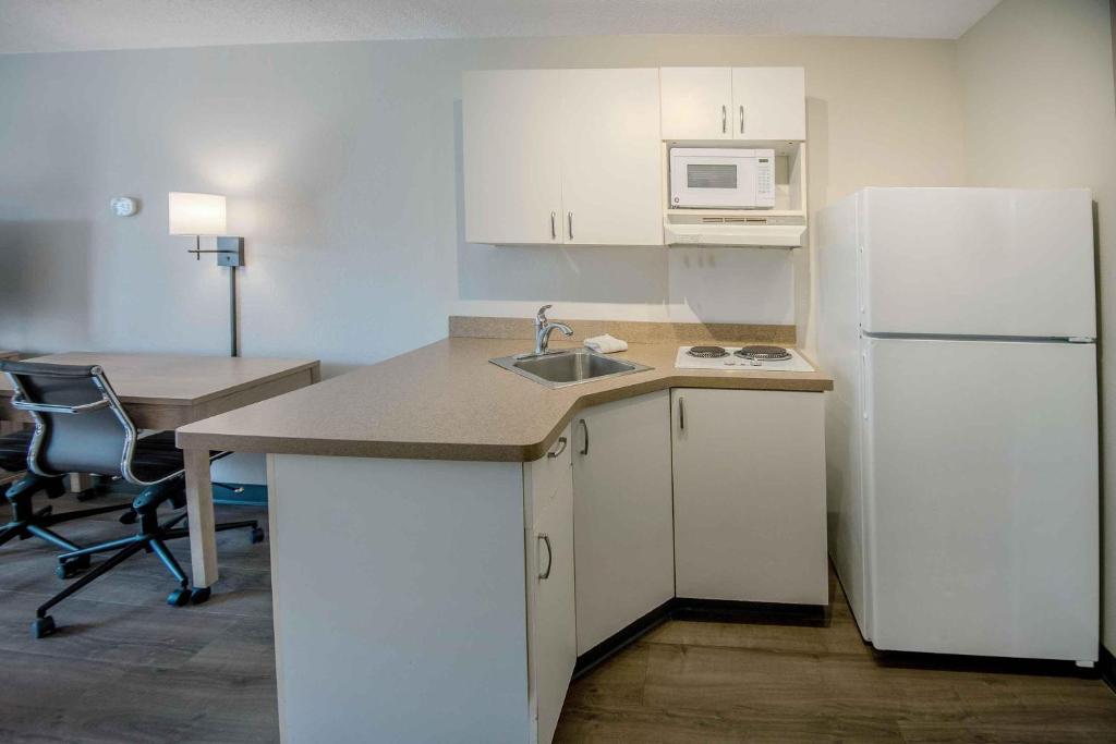 Kuchyň nebo kuchyňský kout v ubytování Extended Stay America Suites - Seattle - Bothell - West