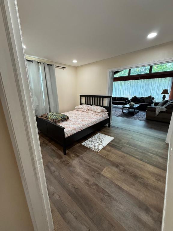 Postel nebo postele na pokoji v ubytování Charming Home for rent