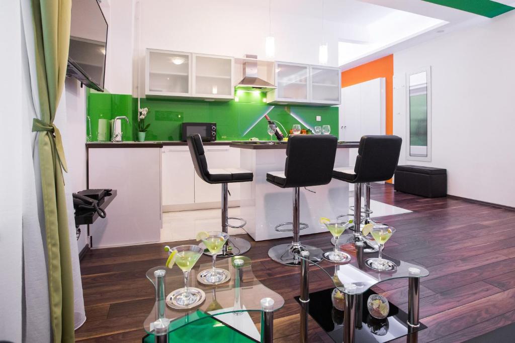 Kuchyňa alebo kuchynka v ubytovaní VisitZagreb Emerald