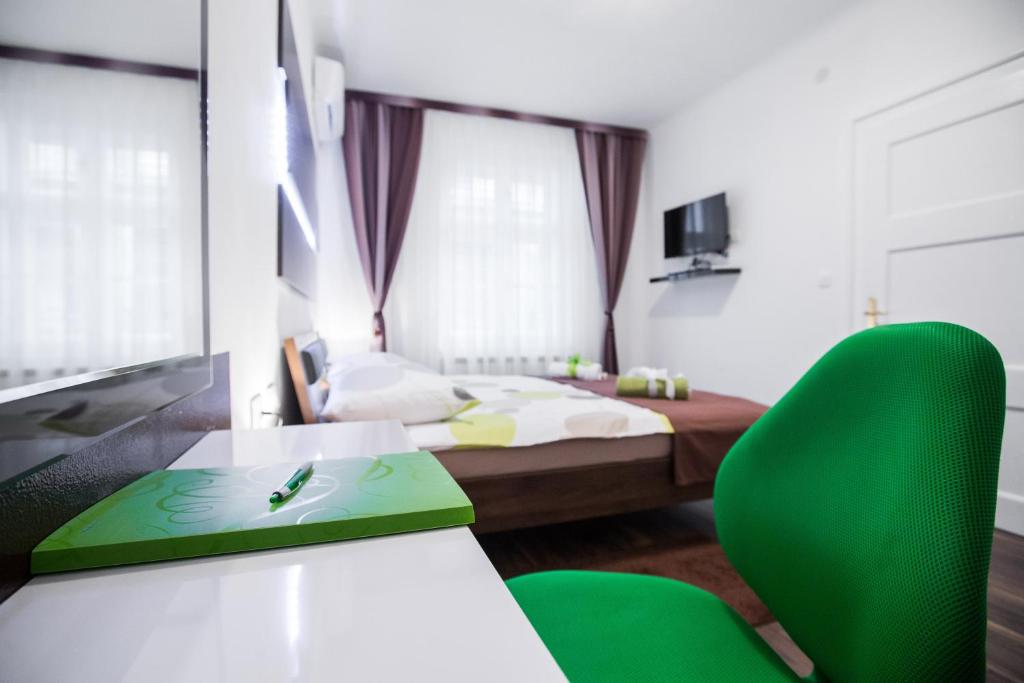 Televízia a/alebo spoločenská miestnosť v ubytovaní VisitZagreb Emerald