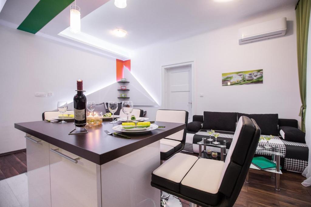 Kuchyňa alebo kuchynka v ubytovaní VisitZagreb Emerald