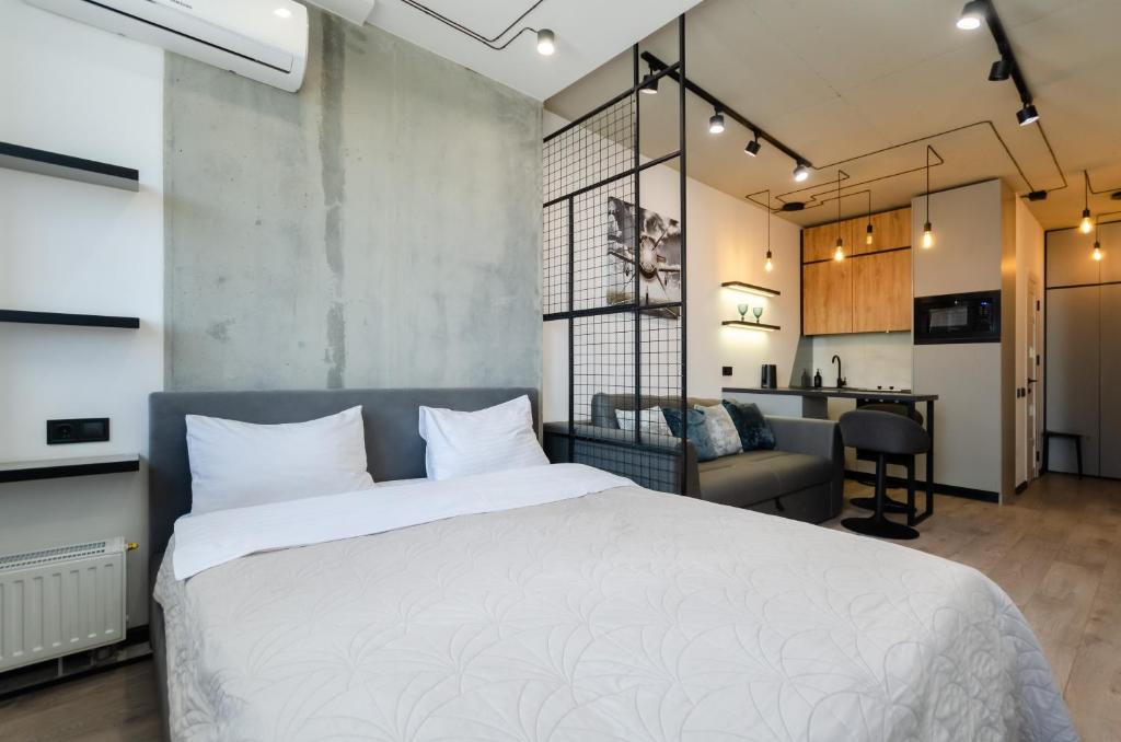 Postel nebo postele na pokoji v ubytování Petrovdom Apartments 10-68B in RC Manhattan, Beresteiskyi 11