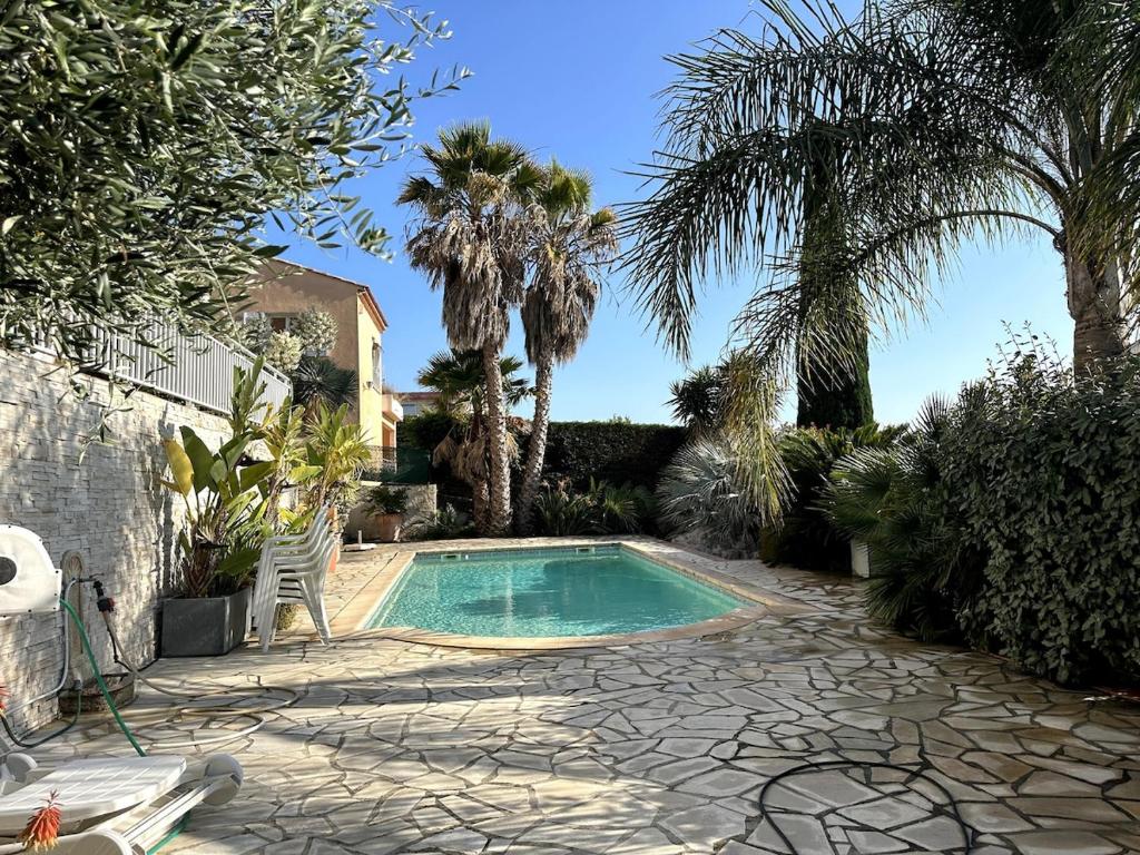 Swimmingpoolen hos eller tæt på Villa au calme, piscine et vue imprenable