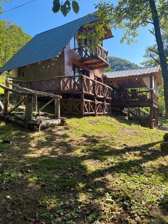 a log cabin with a gambrel roof at Villa lugela in Mukhuri
