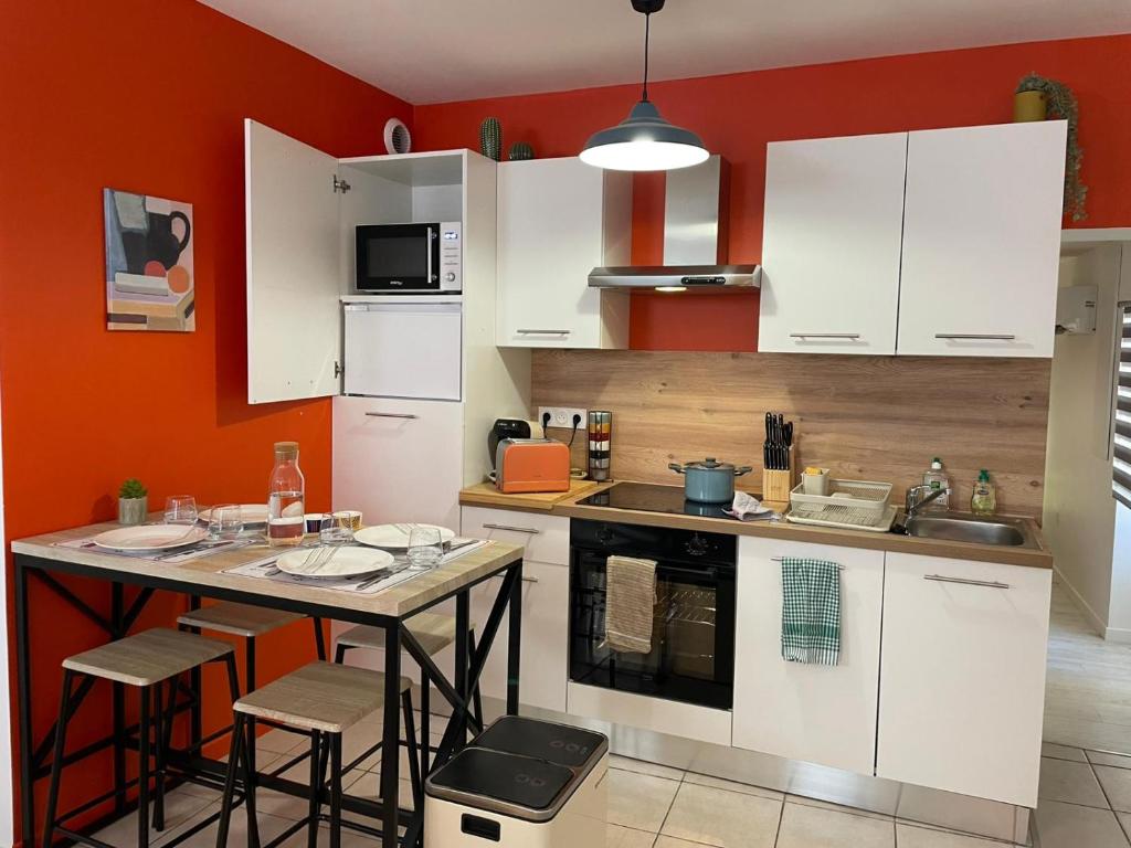 Dapur atau dapur kecil di Nouveau le Tendance 70's! Appart à 100m du marché - Parking gratuit à 20m -