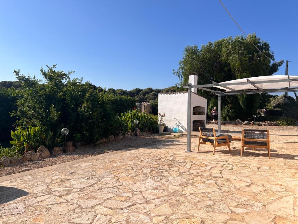 Camera Elicriso, la Tripla Comfort da 16 metri quadri con vista sul giardino