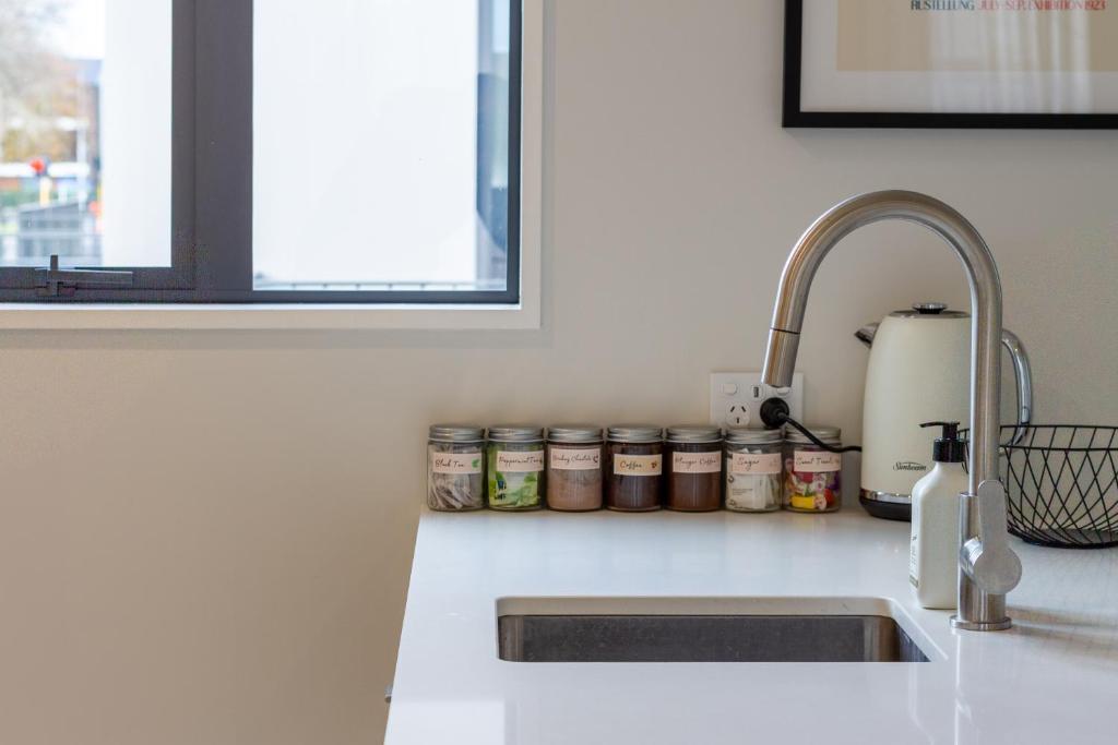 Luxe Central City 2 bedrooms plus Carpark - Resim 3