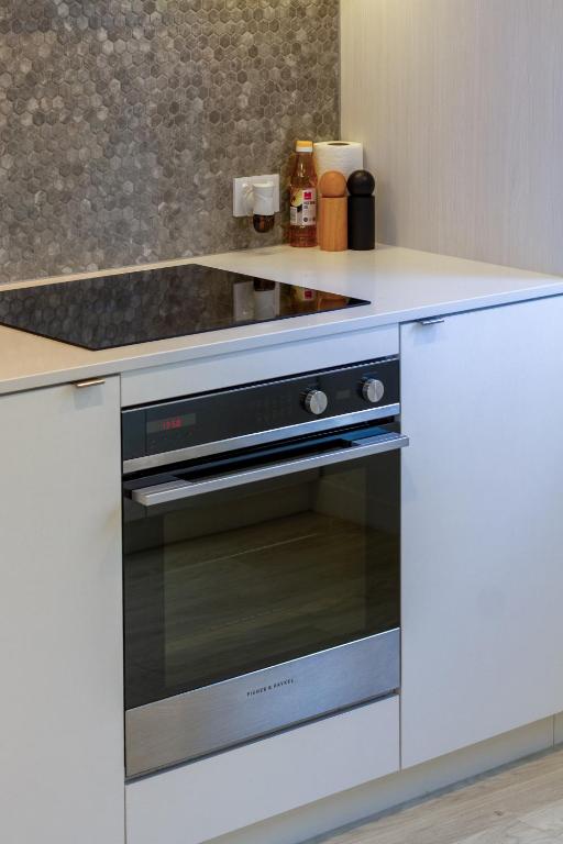 Luxe Central City 2 bedrooms plus Carpark - Resim 14