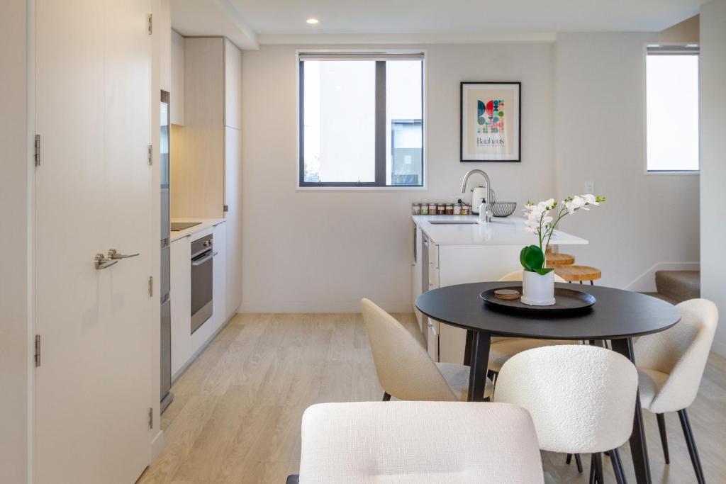 Luxe Central City 2 bedrooms plus Carpark - Resim 15