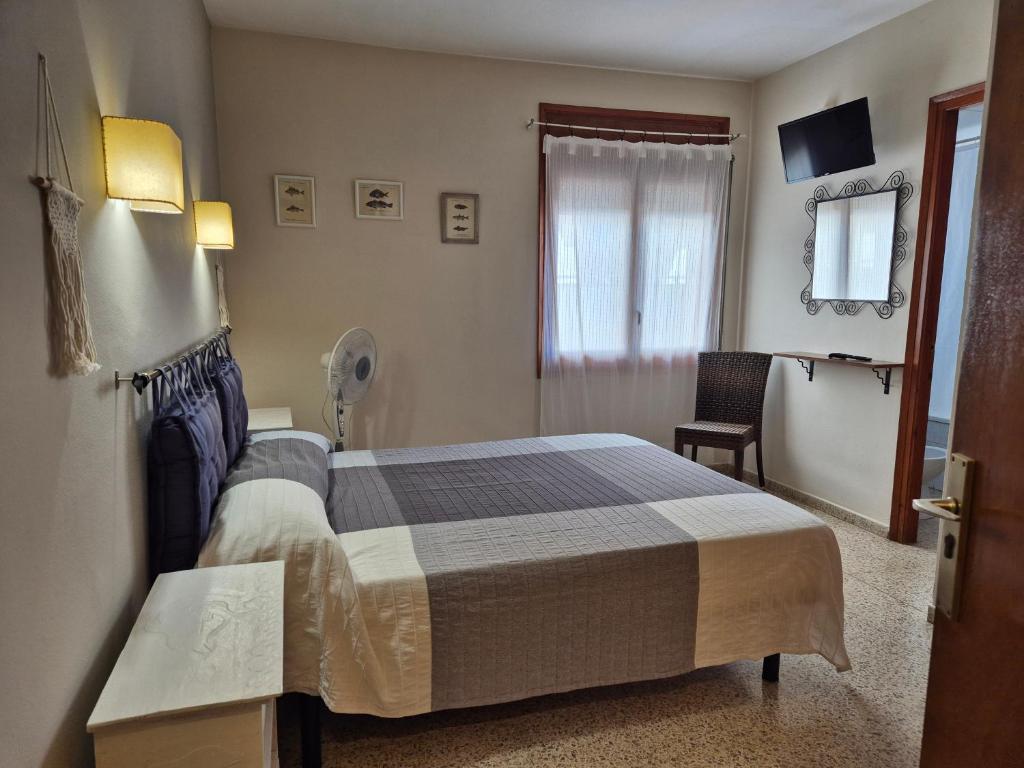 Televízia a/alebo spoločenská miestnosť v ubytovaní Hotel Maeva ,1 star B&B
