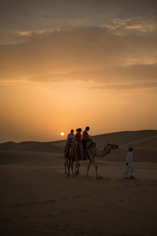 Gestir sem dvelja á Desert Diamond Private Camp