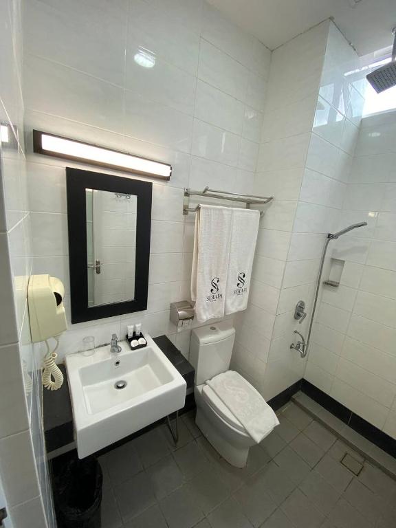 Koupelna v ubytování Serapi Hotel
