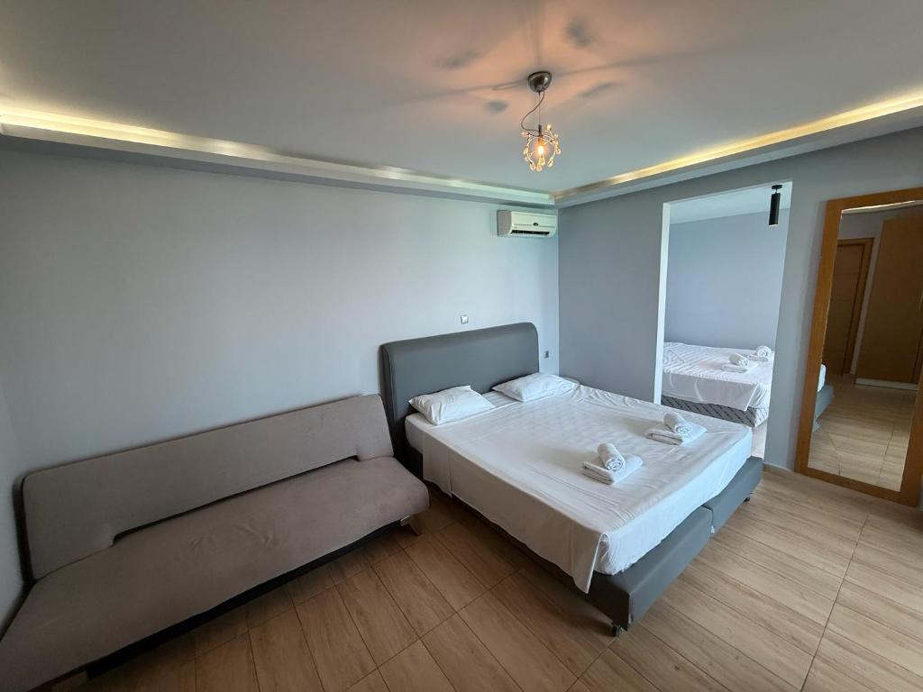 Postel nebo postele na pokoji v ubytování Hotel Parthenon Rodos city