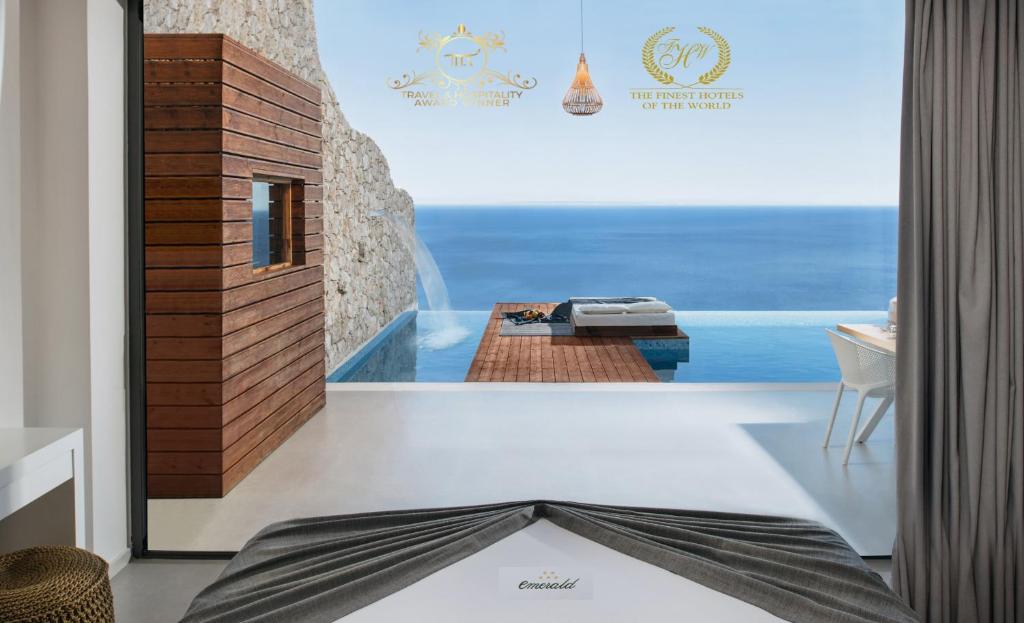 Uma vista do mar tirada da villa