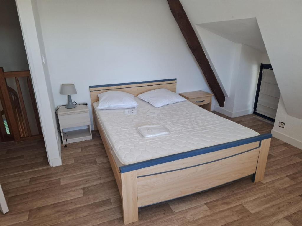 Postel nebo postele na pokoji v ubytování Gite Ty Juliam