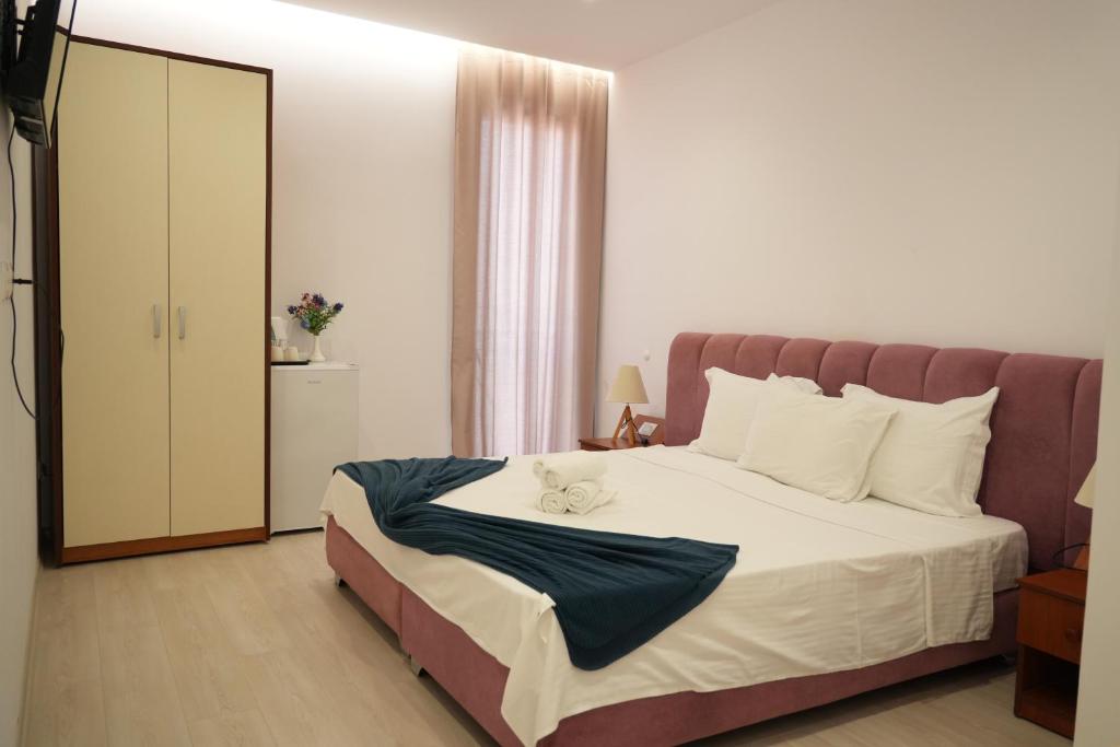 Postel nebo postele na pokoji v ubytování Hotel Veizi