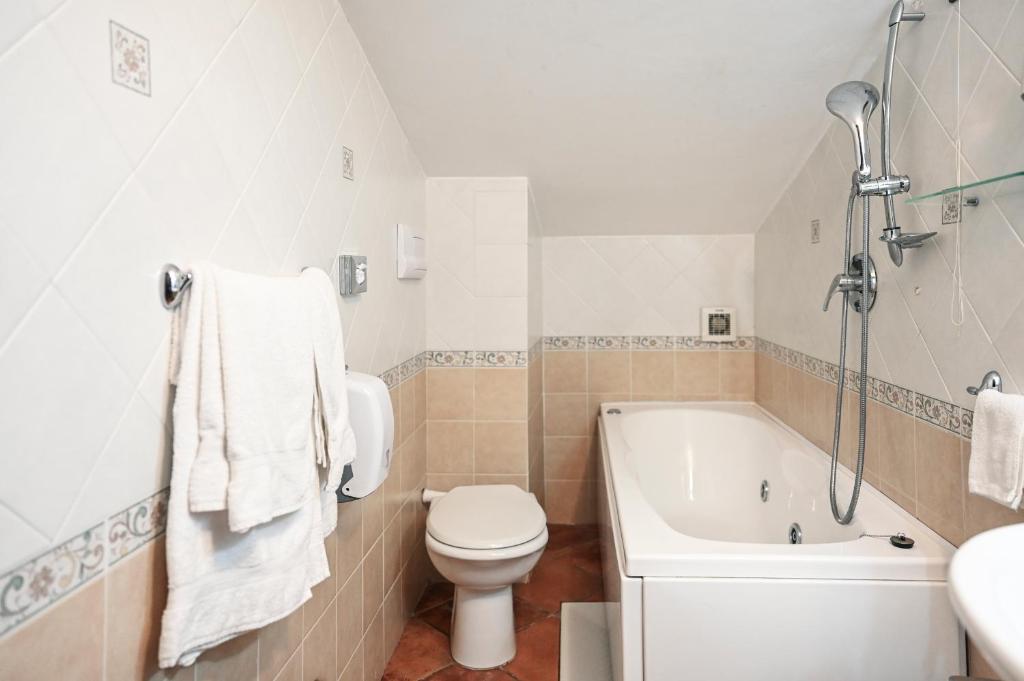 Koupelna v ubytování Hotel Palazzo Krataiis