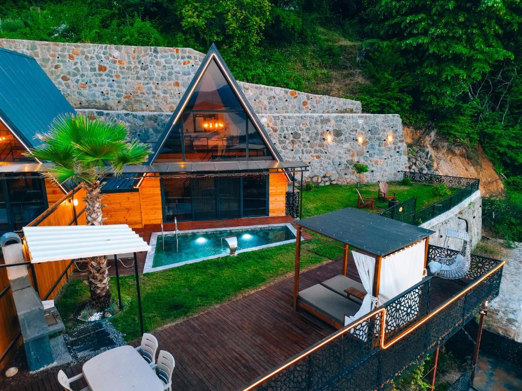 Fotografie z fotogalerie ubytování BungoRise Teras Heated Pool and Lake View v destinaci Sapanca