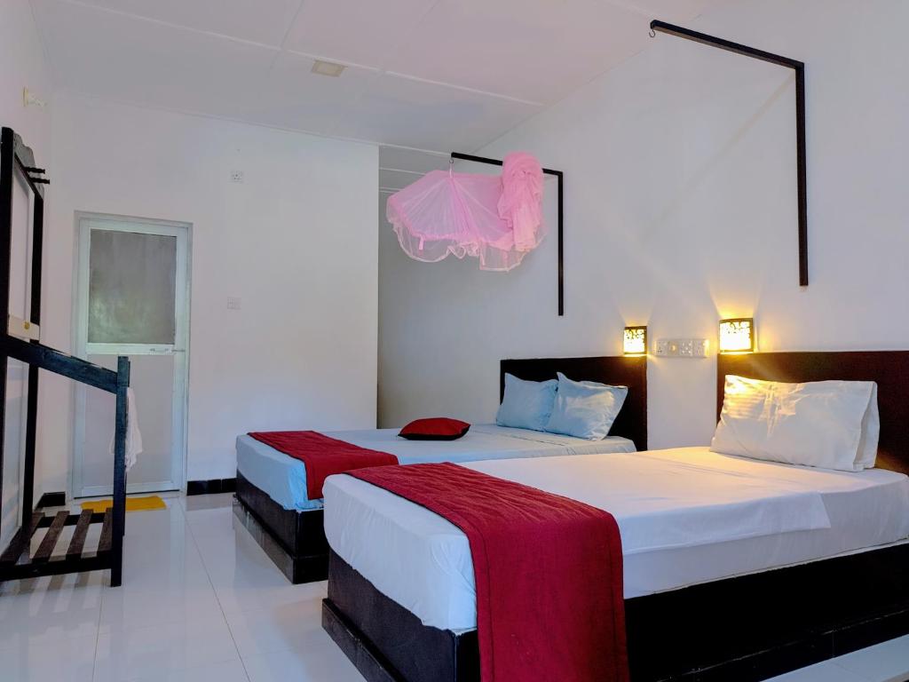 Postel nebo postele na pokoji v ubytování Rea Beach Way Hotel