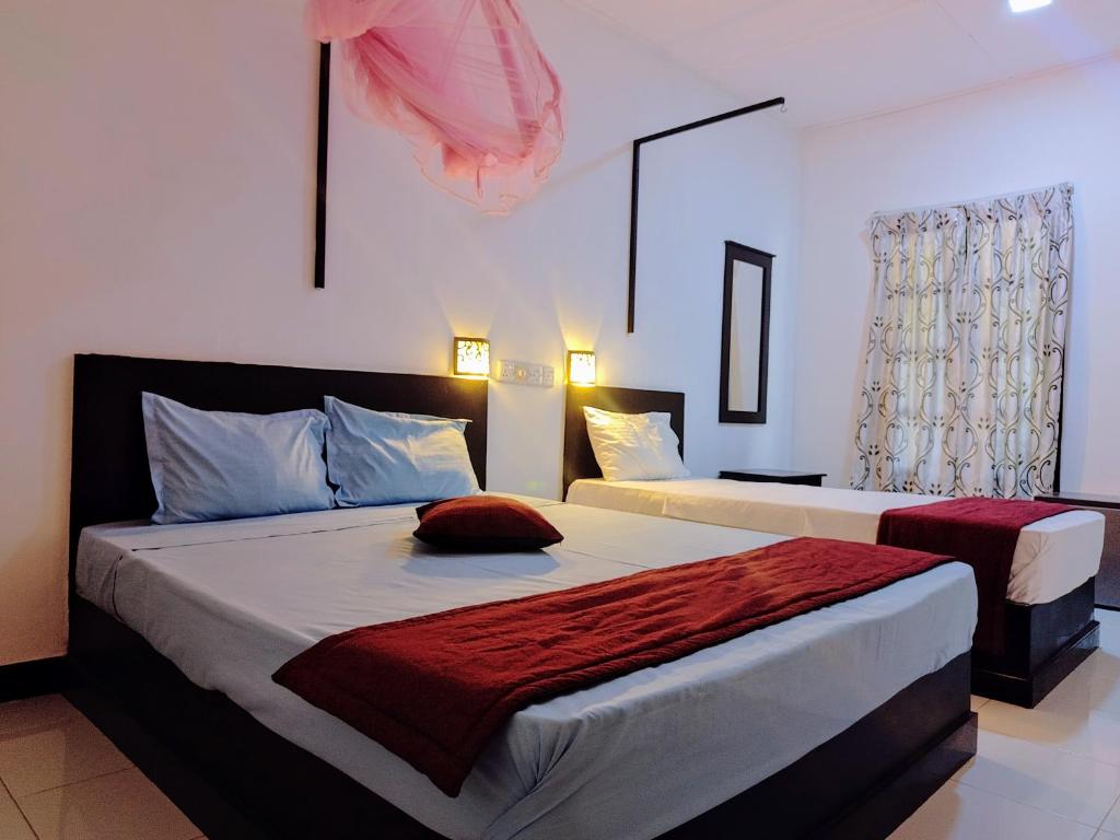 Postel nebo postele na pokoji v ubytování Rea Beach Way Hotel