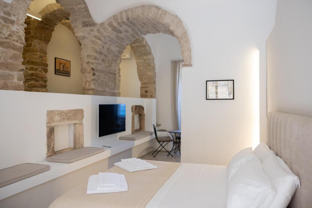 a living room with a bed and a fireplace at CasaForno1638 in Tropea