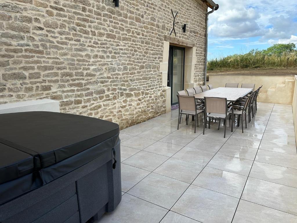 Patio nebo venkovní prostory v ubytování Gîte 10 personnes avec spa privatif