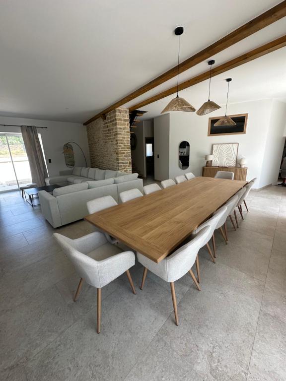 Posezení v ubytování Gîte 10 personnes avec spa privatif