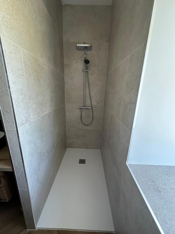 Koupelna v ubytování Gîte 10 personnes avec spa privatif