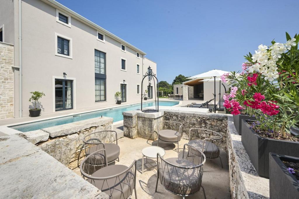 Πισίνα στο ή κοντά στο Villa Madora