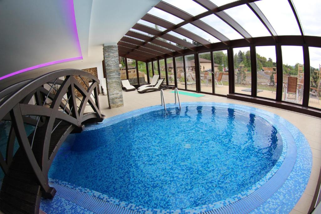 Bazén v ubytování Wellness Hotel Kempa nebo v jeho okolí