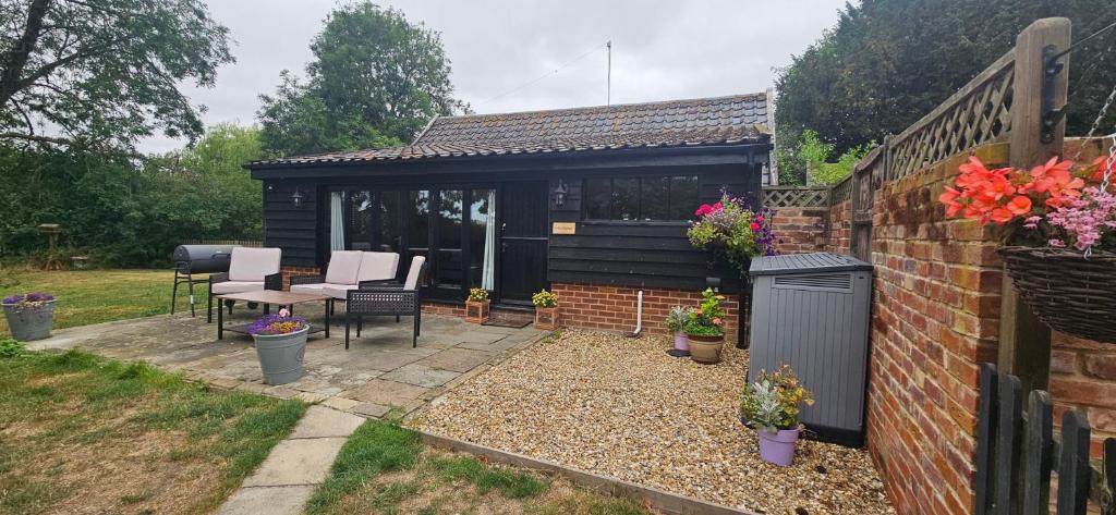 Lily's Cottage Sleeps 2 with Pets 6