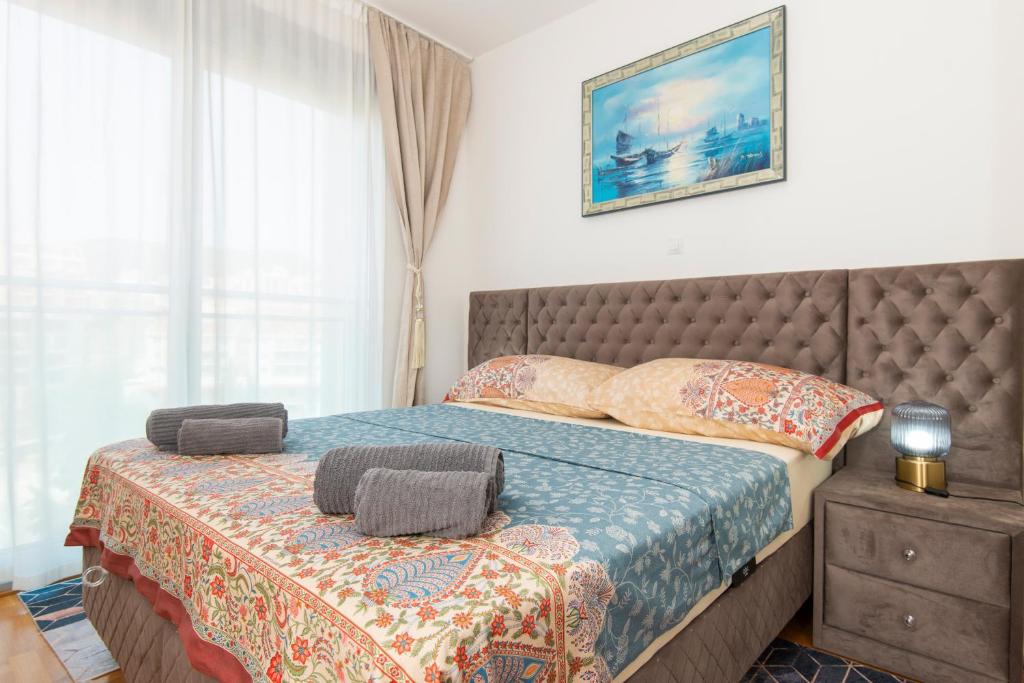 Ένα ή περισσότερα κρεβάτια σε δωμάτιο στο Lovely onebedroom Becici