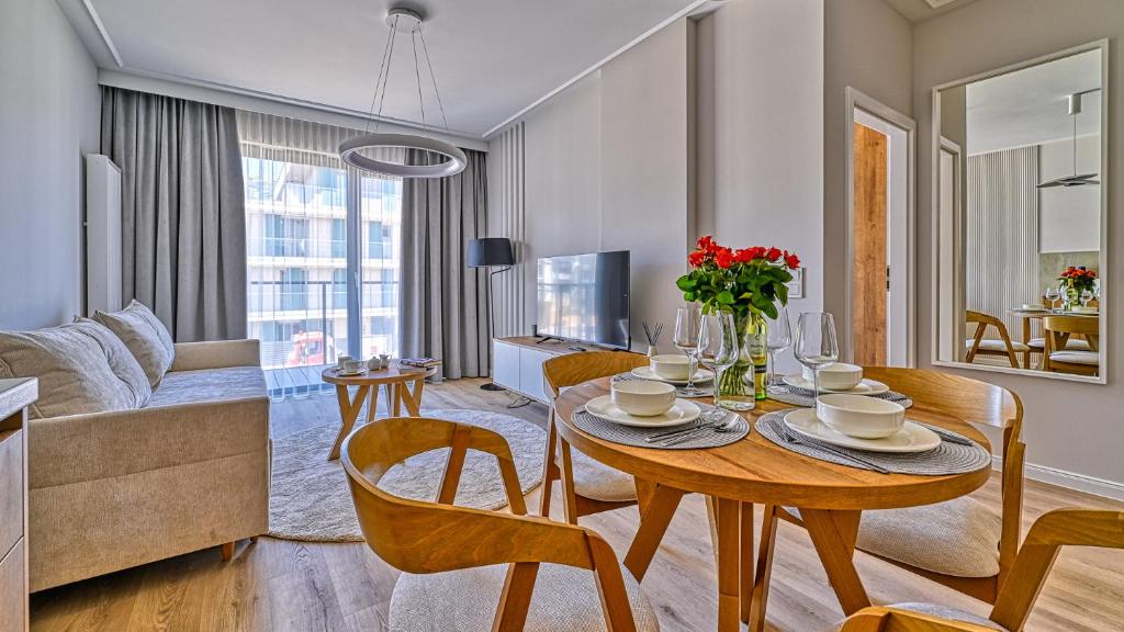 a living room with a table and chairs and a couch at Rezydencja Niechorze D307 Eco Boho - 5D Apartments in Niechorze
