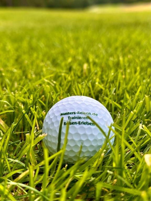 a white golf ball sitting in the grass at Sonne - Golf - 4Pers - Komfort - Apartments in Fuente-Álamo de Murcia