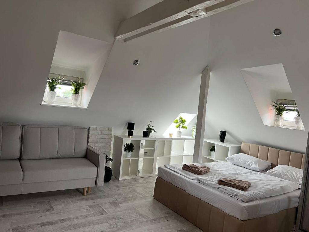 Una cama o camas en una habitación de Aloha Apartments Gryfa Pomorskiego