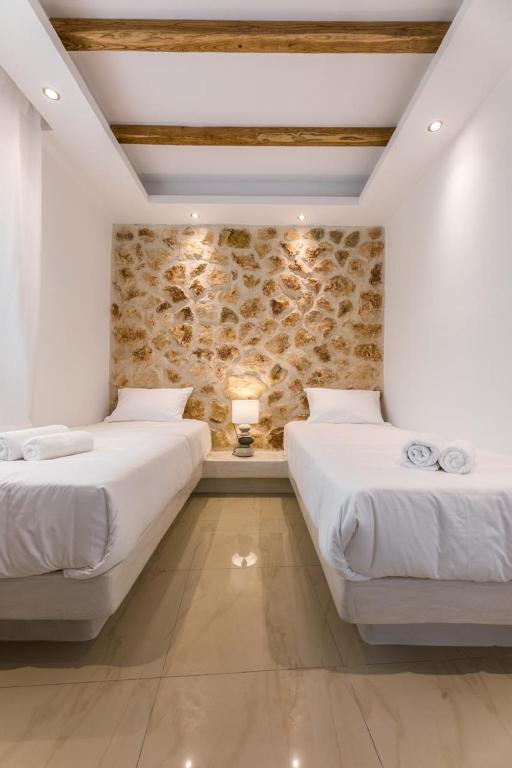 Postel nebo postele na pokoji v ubytování Naxos Grand Hotel