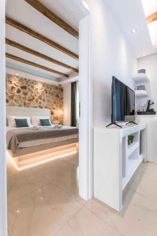 Postel nebo postele na pokoji v ubytování Naxos Grand Hotel