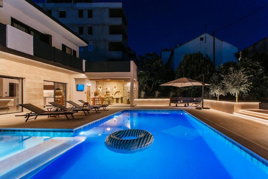 Swimmingpoolen hos eller tæt på Luxury apartment KaLeGa